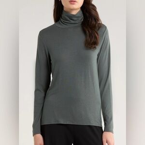 Cabela’s turtle neck shirt